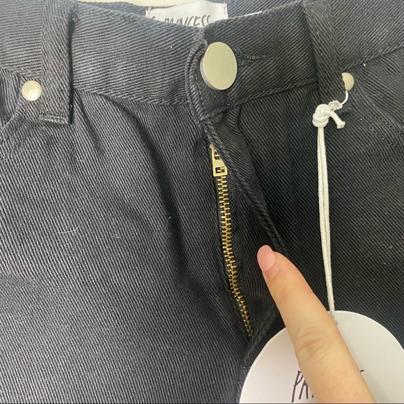 NWT Princess Polly Eddie Black High Waisted Distressed Shorts Size 2 - Picture 9 of 10